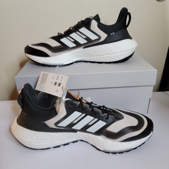 Womens Adidas Ultraboost 22 COLD.RDY 2.0 Running Shoes - Picture 4 of 6